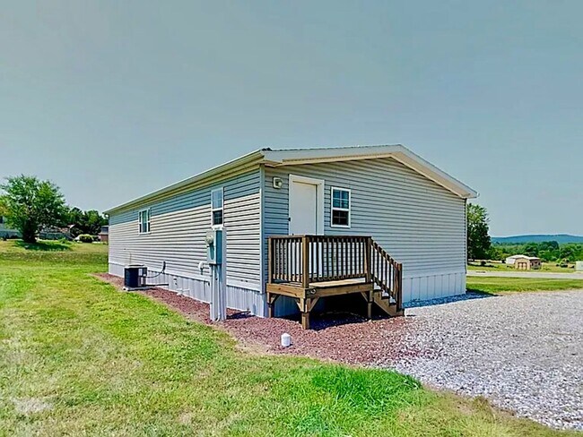 Building Photo - Fabulous ranch home on 1/2 acre.