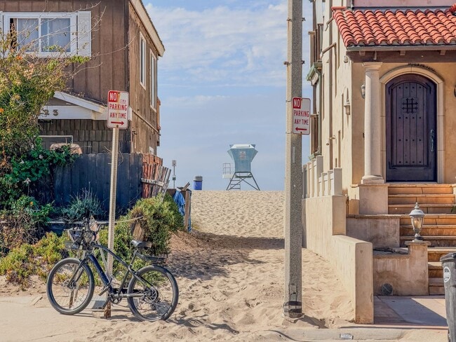 Building Photo - 2 Bed 1 Bath Beach House | Inboard | Silve...
