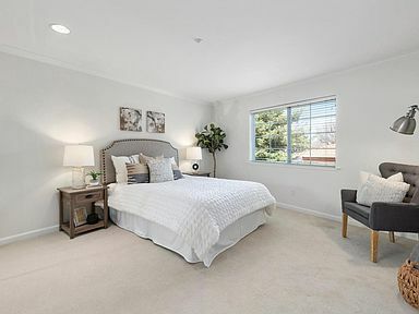 Building Photo - 20 Willow Rd