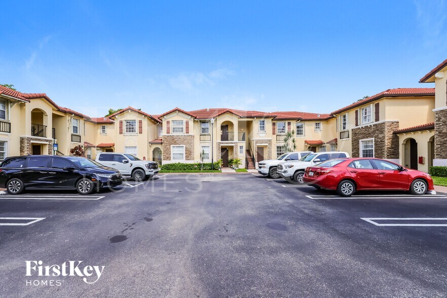 Building Photo - 1490 NE 33rd Rd