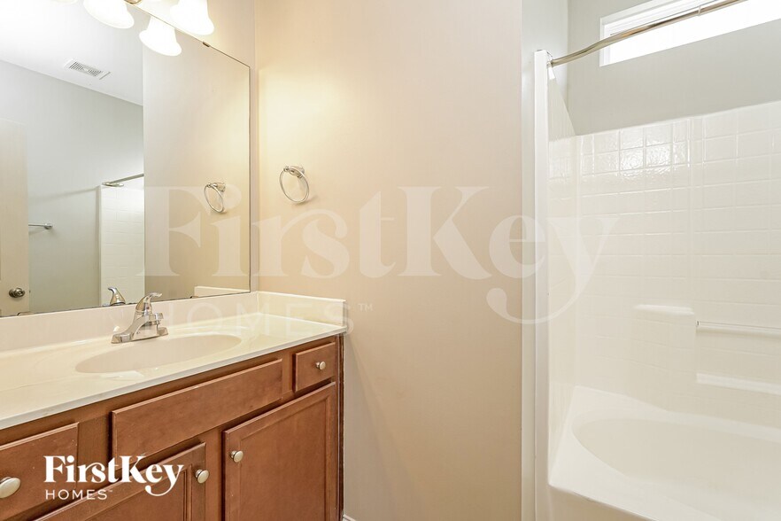Building Photo - 1643 Ashmead Ln