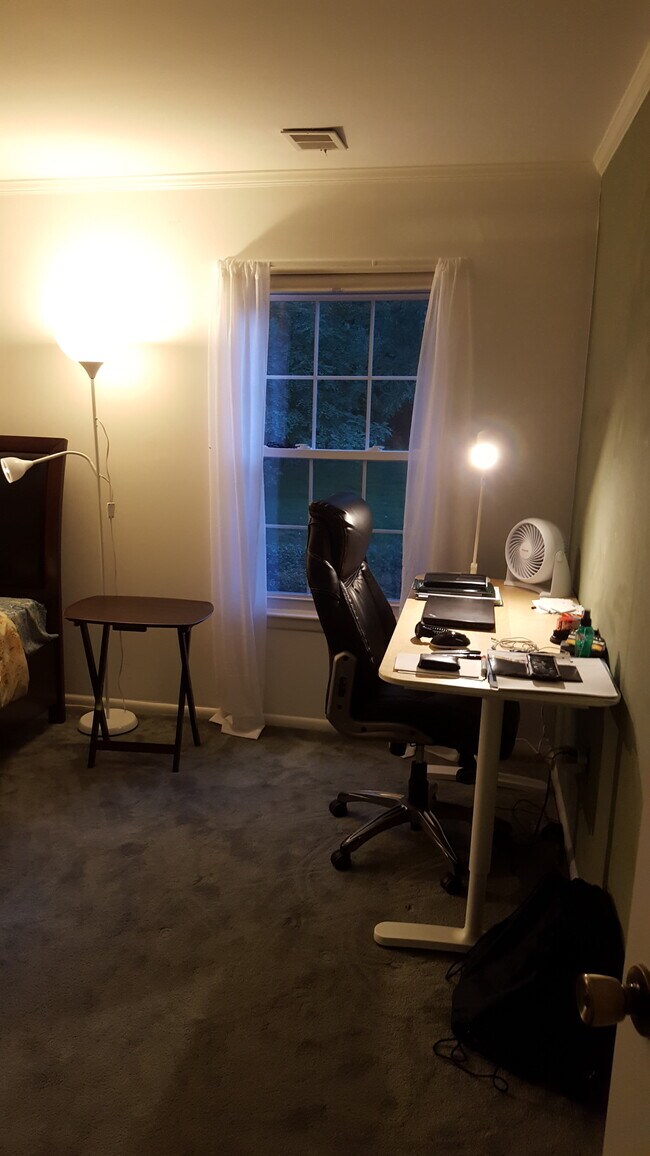 Building Photo - 105 Olympic Ct