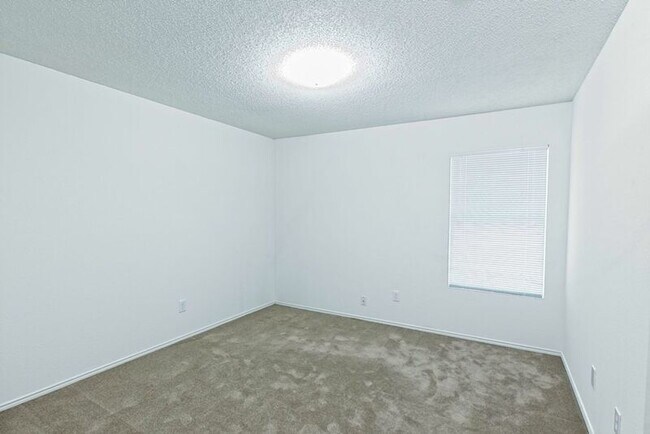 Building Photo - 2508 Clear Brook Dr