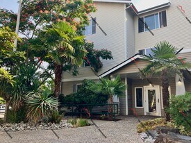 Building Photo - Oasis Apartments