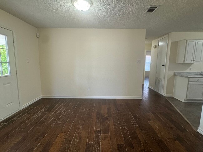 Building Photo - 1402 Miranda Ave