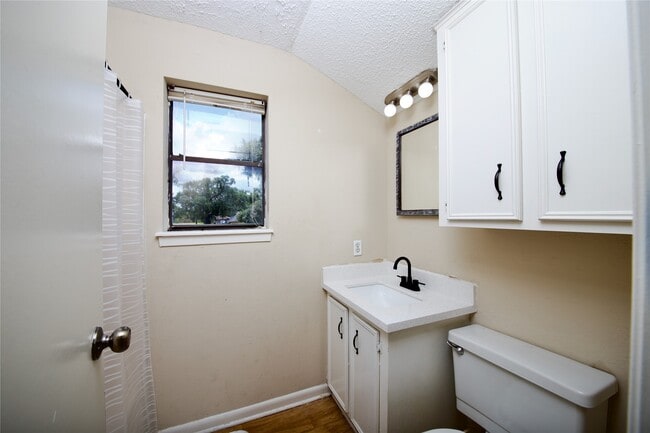 Building Photo - 2109 Riverside Dr