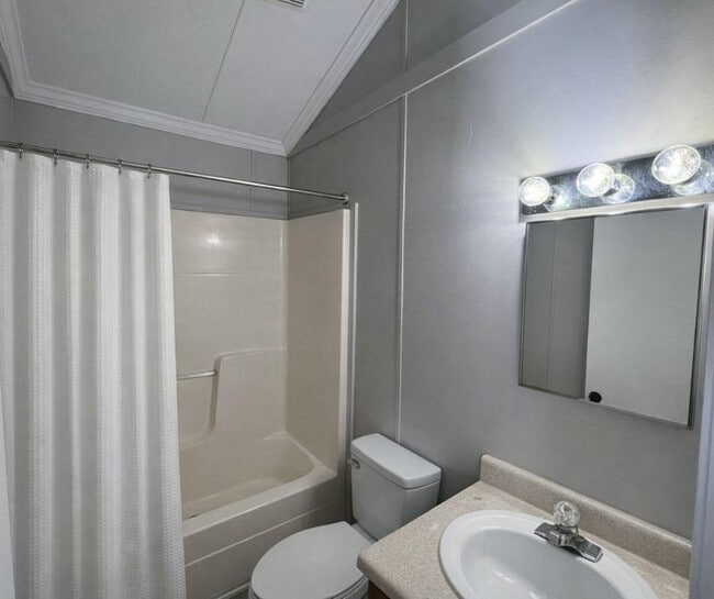 Building Photo - 1113 Chicago Bulls St