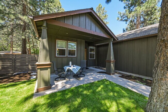 Building Photo - Furnished 3-Bedroom Home in Southwest Bend with Yard Care Included