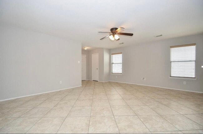 Building Photo - 24542 Lakecrest Village Dr