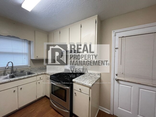 Building Photo - 402 Steeple Chase Rd