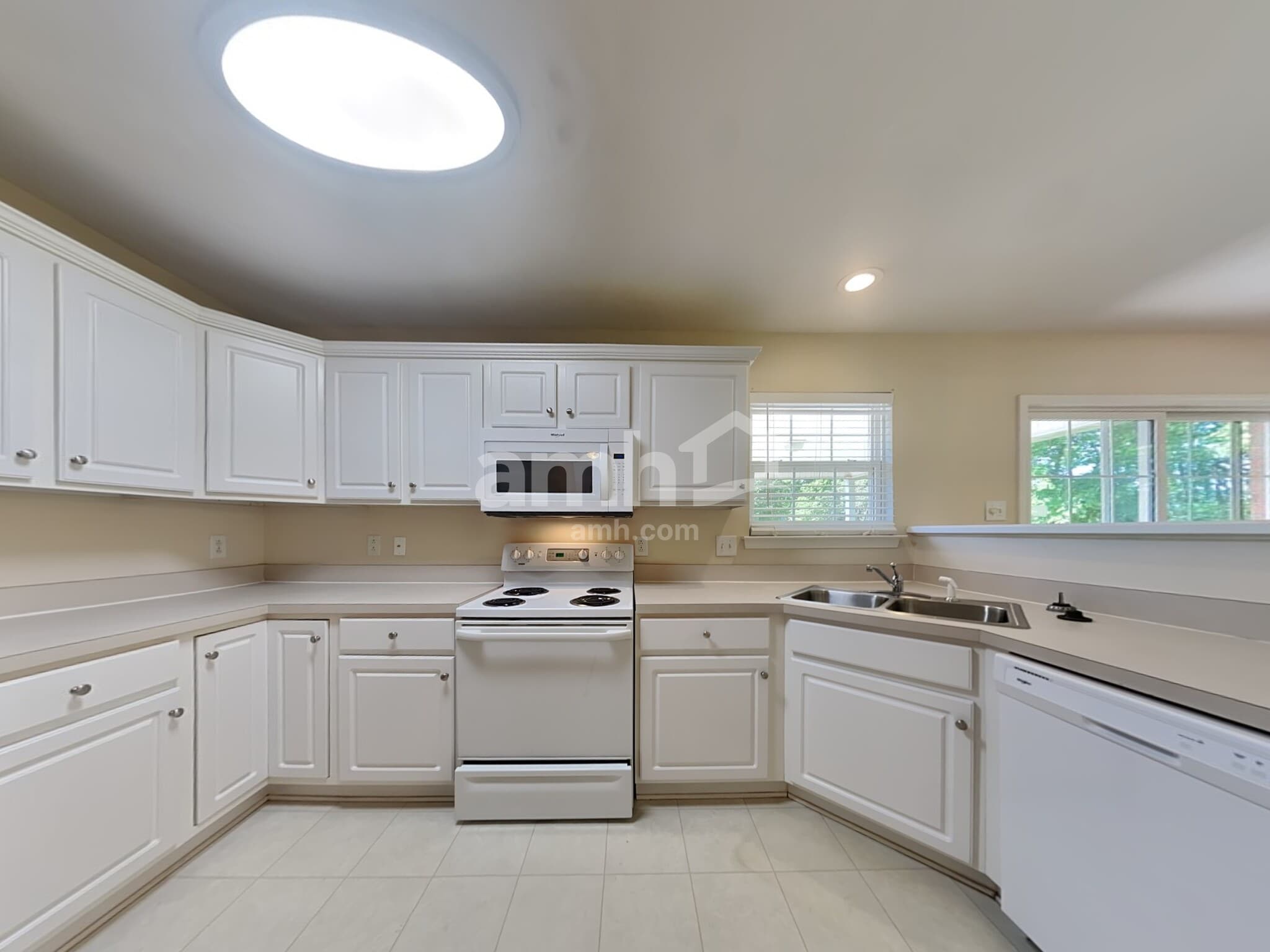 Building Photo - 3146 Jenkins Dr