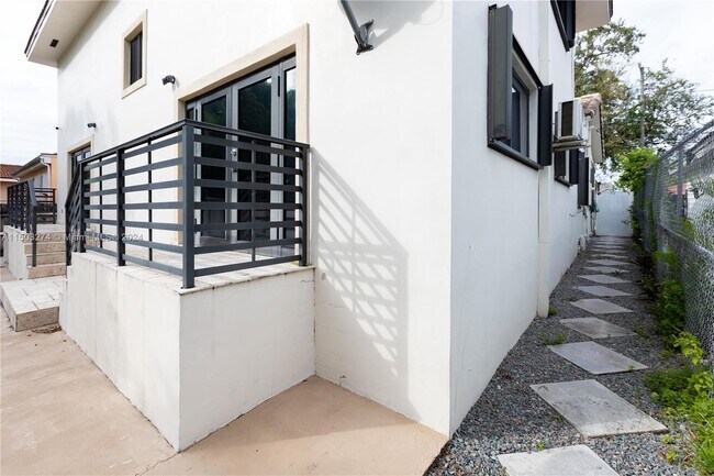 Building Photo - 4538 SW 1st St