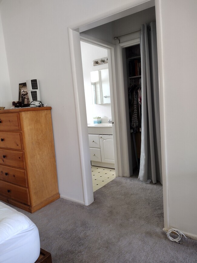 Bath and closet - 235 N Kenter Ave