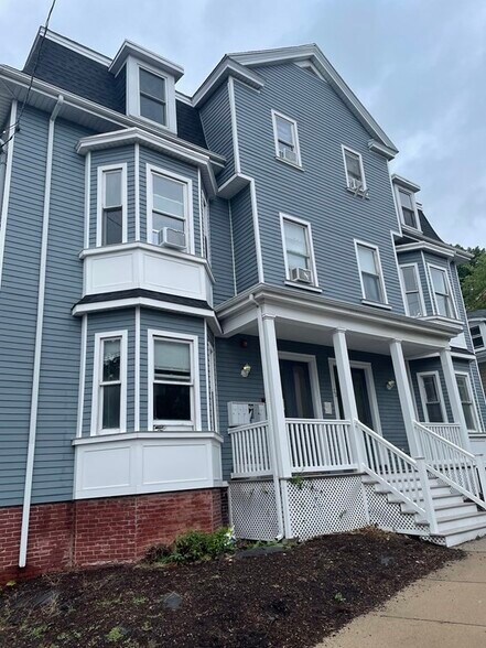 Building Photo - 18 Belmont St