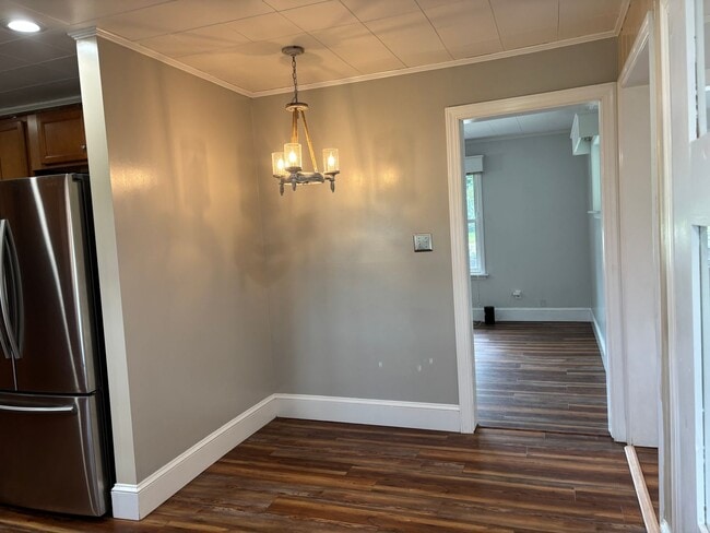 Building Photo - Updated 2 bedroom with Bonus room home in ...