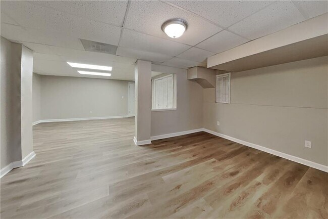 Building Photo - 5054 Arbor Ln SW