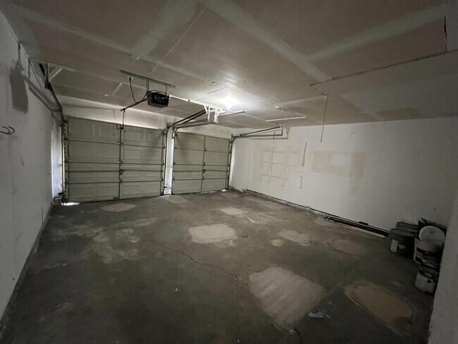 Building Photo - 3300 Winderemere Drive