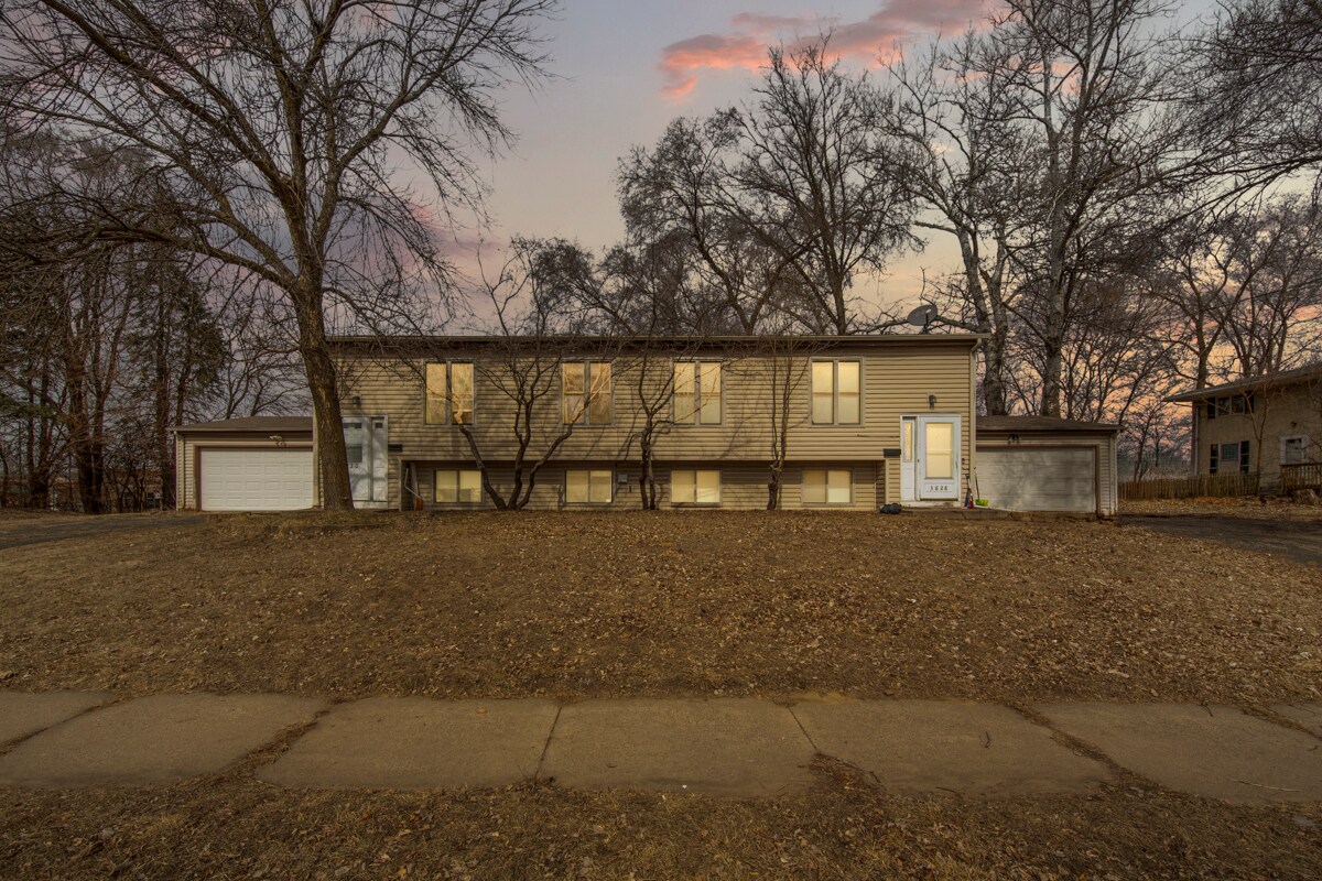 Building Photo - 3828 W 108th St