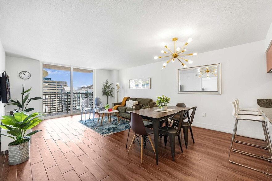 Building Photo - 1 SE 12th St