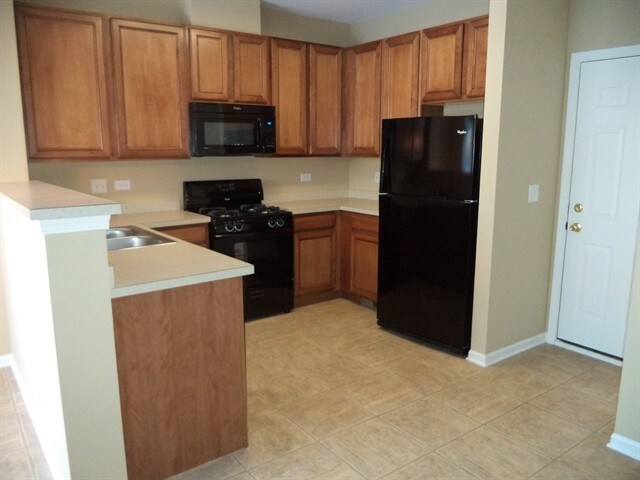 Building Photo - 2422 Claremont Ln