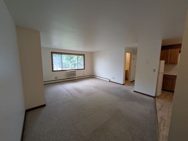 Building Photo - 3 bed / 3 bath House in Deforest!