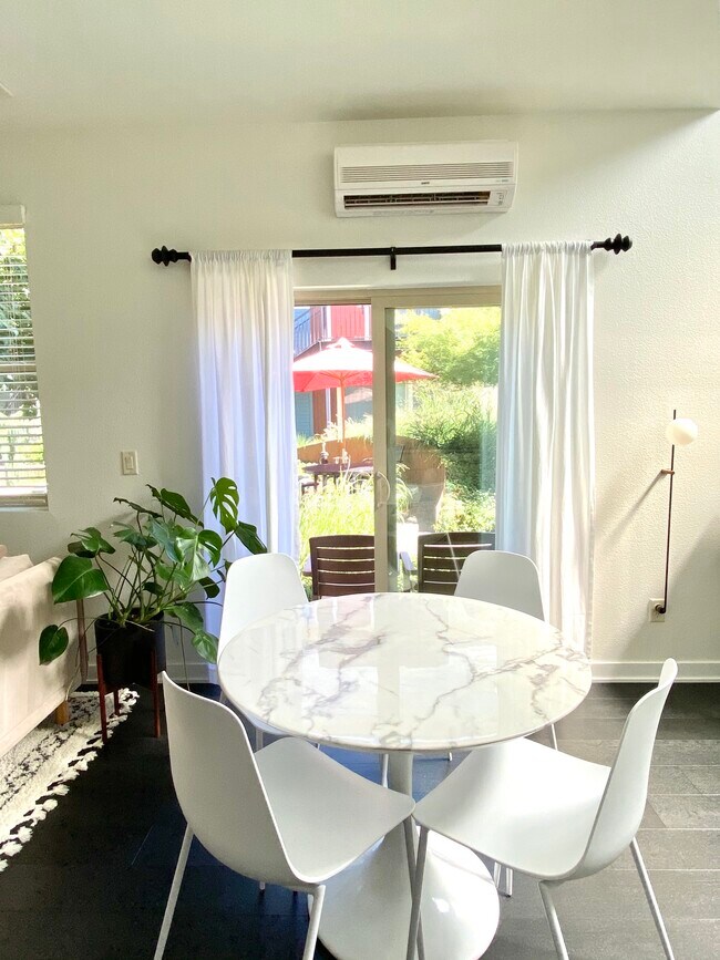 Dining area - 4305 SE Division St