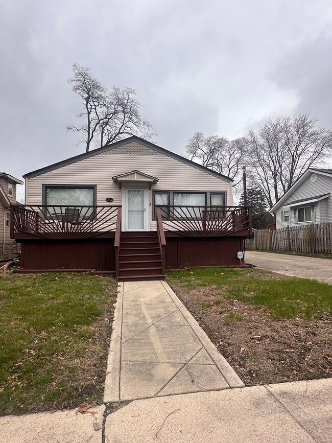Primary Photo - Welcome home- Large 3 Bedroom Home