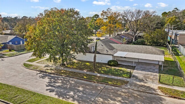 Building Photo - 10027 Valley Sun Dr