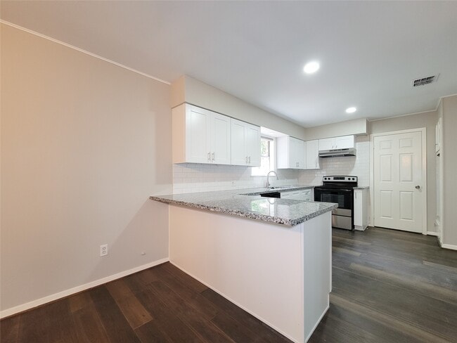 Building Photo - 1803 Cypress Dr