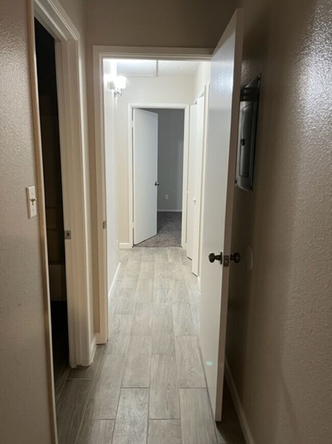Building Photo - PR-817