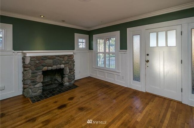 Building Photo - Walk to Schools, Downtown & Waterfront from Lettered Streets 5bd Home