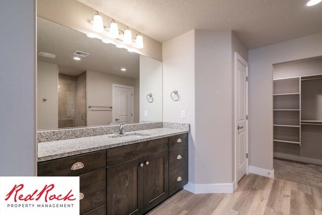 Building Photo - 3 Bedroom Hurricane Townhome With Scenic Views