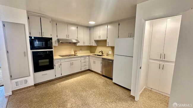 Building Photo - 52 Genoa Pl