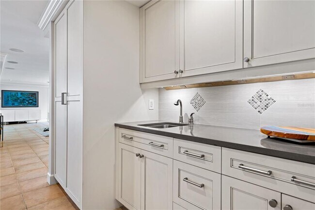 Building Photo - 606 Owl Way