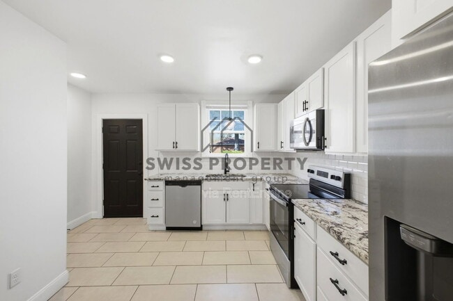 Building Photo - 417 S Huron Ave