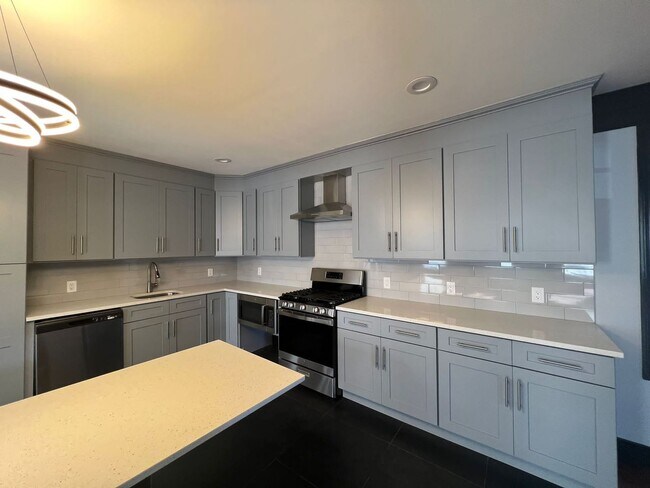 Building Photo - 306 Exchange