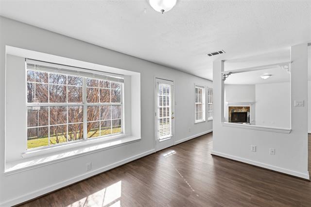 Building Photo - 1124 Breezewood Dr