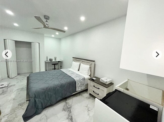 Building Photo - 4521 SW 55th Ave