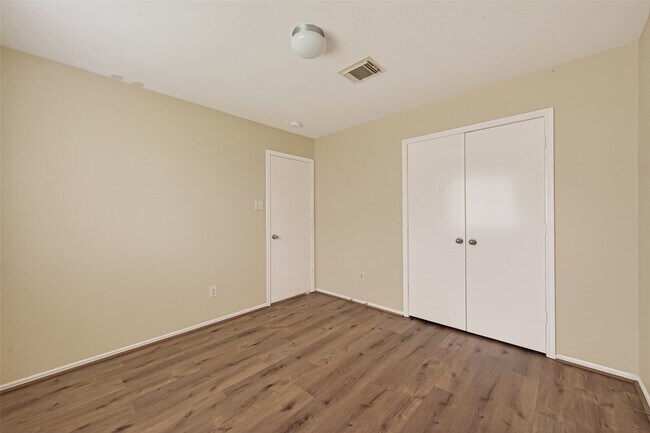 Building Photo - 1838 Strongs Ct