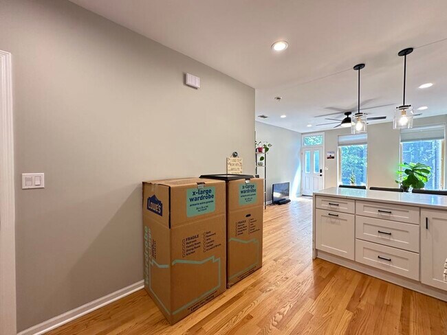 Building Photo - 1424 N Bosworth Ave