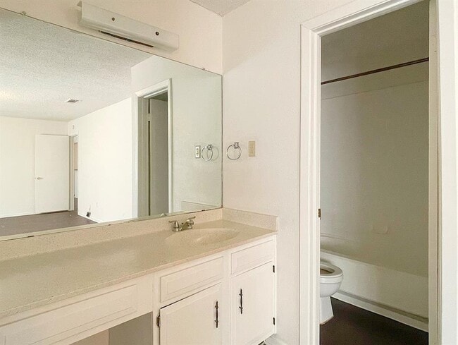 Building Photo - 656 Mairo St