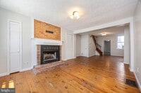 Building Photo - 206 E Cross St