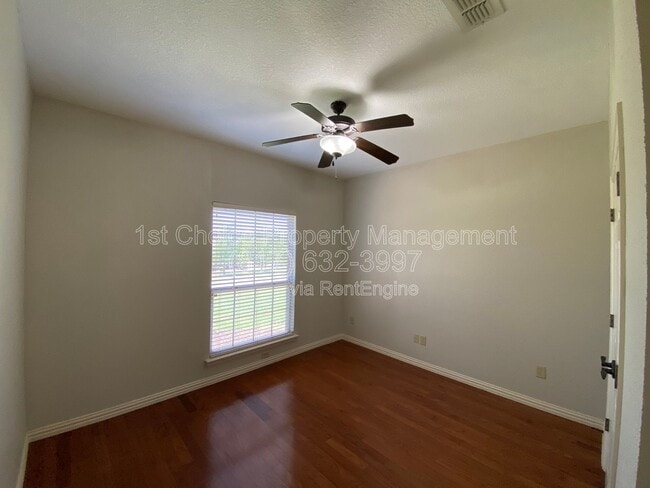 Building Photo - 112 Prairie Ridge Dr