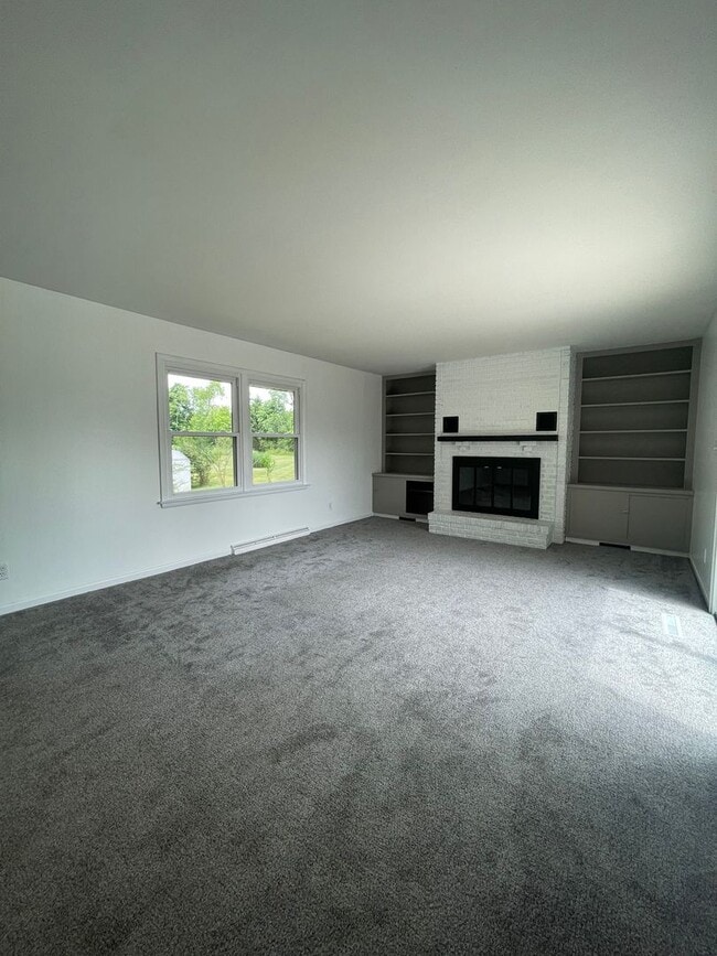 Building Photo - Three Bedroom Home in Richland