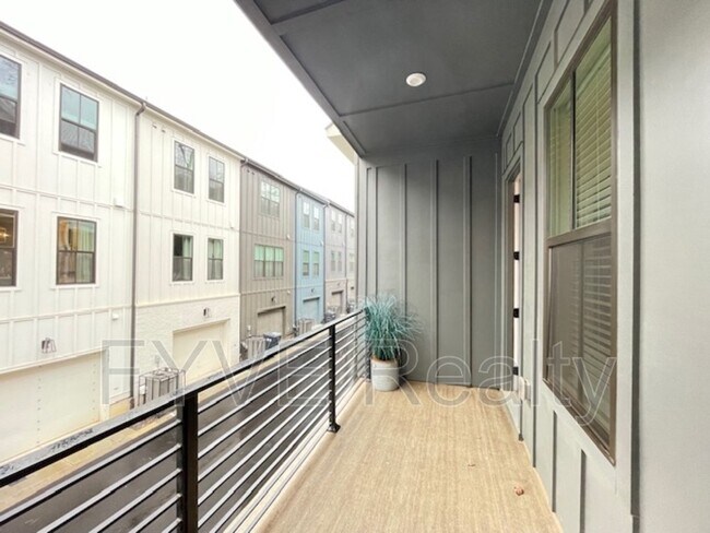 Building Photo - 194 Chestnut Cir