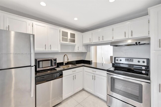 Building Photo - 3181 S Ocean Dr