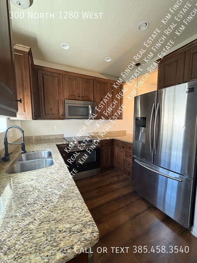 Building Photo - 300 1280 W