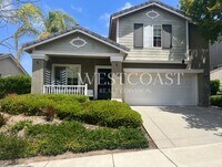 Building Photo - Elegant 3-Bedroom Home in Gated Vista Comm...