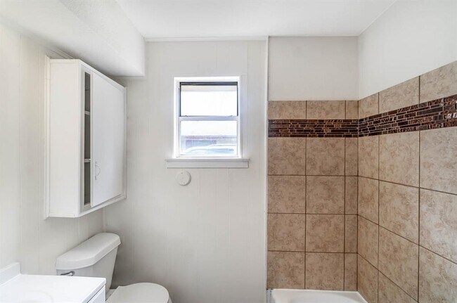 Building Photo - 405 Steeple Ridge Rd