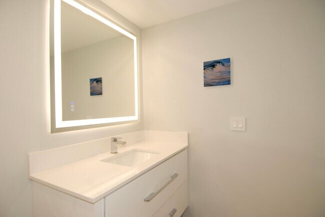 Building Photo - 3200 N Ocean Blvd